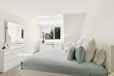 Photo of property in 44 Akaroa Drive, Maupuia, Wellington, 6022