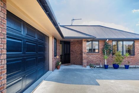 Photo of property in 15 Orlando Way, Kelvin Grove, Palmerston North, 4414