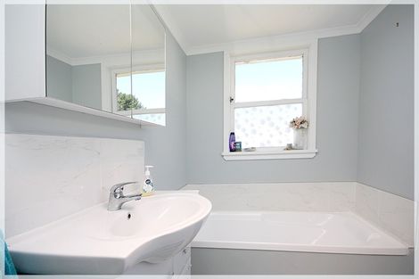 Photo of property in 27 Punga Street, Tangimoana, 4822