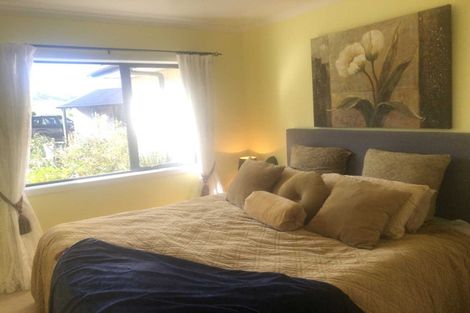 Photo of property in 2 Te Ara Karoiroa Road, Hurford, New Plymouth, 4374