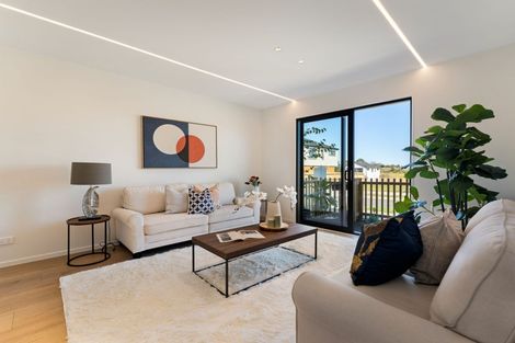 Photo of property in 13 Taipahitini Road, Rosehill, 2113