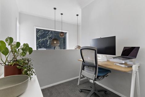 Photo of property in 40 Rona Street, Eastbourne, Lower Hutt, 5013