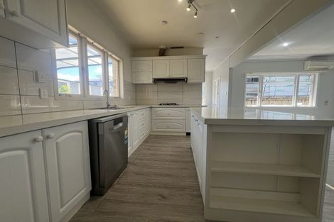 Photo of property in 48 Clevedon Road, Papakura, 2110