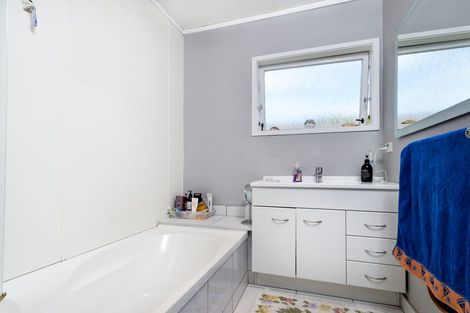 Photo of property in 93 Riverpark Crescent, Henderson, Auckland, 0610