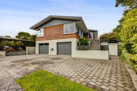 Photo of property in 14 Montana Place, Merrilands, New Plymouth, 4312