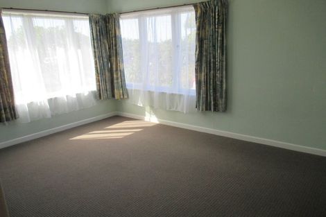 Photo of property in 82 Ocean View Road, Northcote, Auckland, 0627
