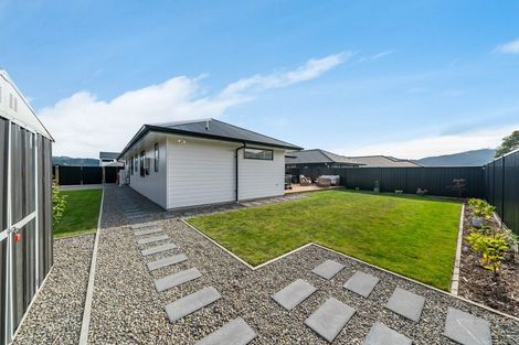 Photo of property in 117 Mawai Hakona Drive, Wallaceville, Upper Hutt, 5018