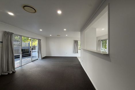Photo of property in 27 Cedar Heights Avenue, Massey, Auckland, 0614