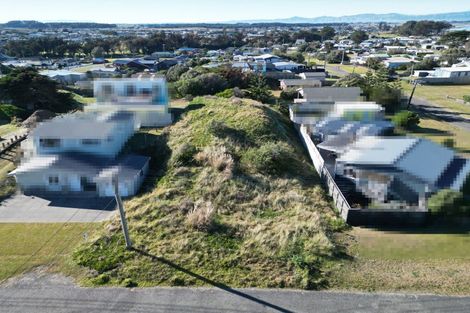 Photo of property in 37 Marine Parade South, Foxton Beach, Foxton, 4815