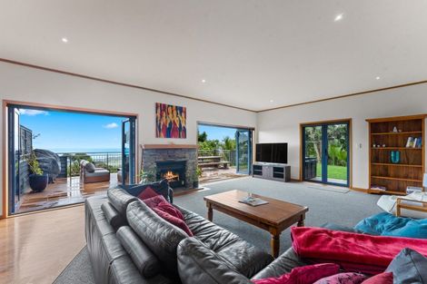 Photo of property in 84 Domain Crescent, Muriwai, Waimauku, 0881