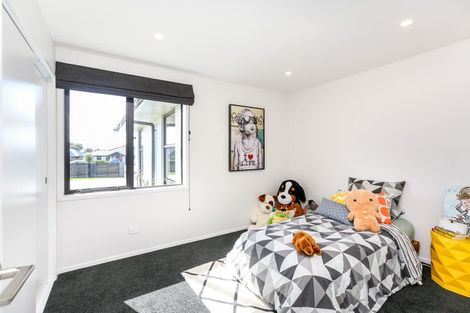 Photo of property in 1 Megaw Close, Whalers Gate, New Plymouth, 4310