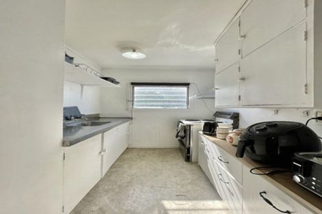 Photo of property in 17 East Street, Petone, Lower Hutt, 5012