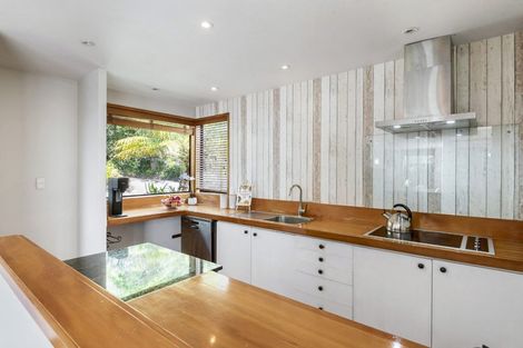 Photo of property in 3 Mizpah Road, Waiake, Auckland, 0630