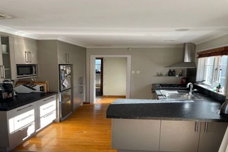 Photo of property in 4 Dorset Crescent, Hokowhitu, Palmerston North, 4410