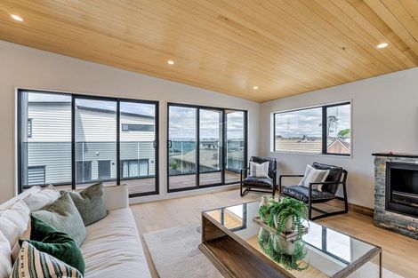 Photo of property in 3b Pine Ridge Terrace, Waikanae Beach, Waikanae, 5036