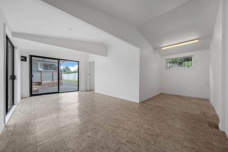 Photo of property in 54 Edgewater Drive, Pakuranga, Auckland, 2010