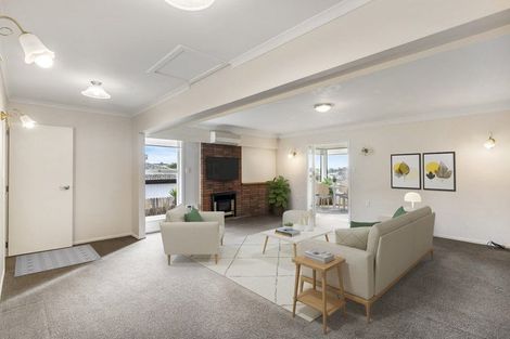 Photo of property in 120 Gossamer Drive, Pakuranga Heights, Auckland, 2010