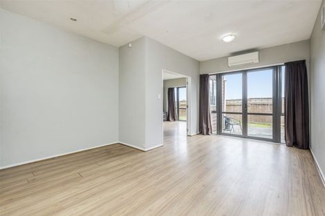 Photo of property in 2/167 Whitney Street, Blockhouse Bay, Auckland, 0600