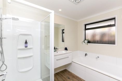 Photo of property in 3 Greenridge Lane, Merrilands, New Plymouth, 4312