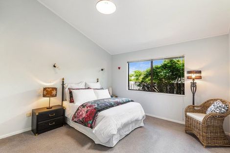 Photo of property in 2/8 Gregg Place, Sunnyvale, Auckland, 0612