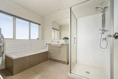 Photo of property in 2/10 Salford Crescent, Flat Bush, Auckland, 2019
