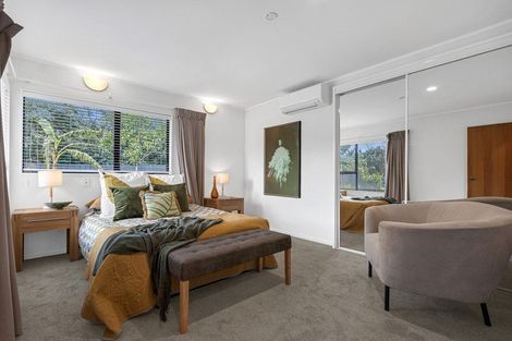 Photo of property in 9 Wyatt Place, Glendene, Auckland, 0602