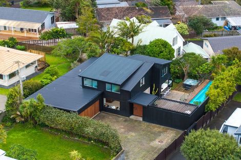 Photo of property in 2/9 Tainui Street, Torbay, Auckland, 0630