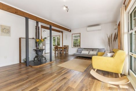 Photo of property in 74 Laingholm Drive, Laingholm, Auckland, 0604