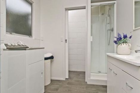 Photo of property in 2 Anne Road, Hillcrest, Auckland, 0627