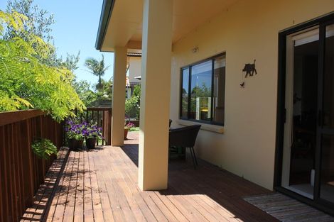 Photo of property in 44 Parkwood Crescent, Gulf Harbour, Whangaparaoa, 0930