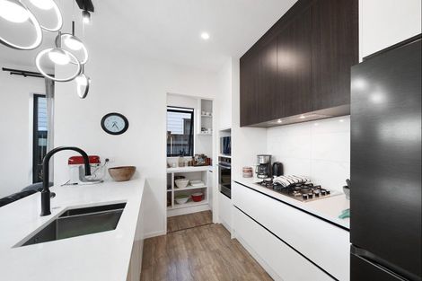 Photo of property in 11 Koiora Road, Clarks Beach, 2122