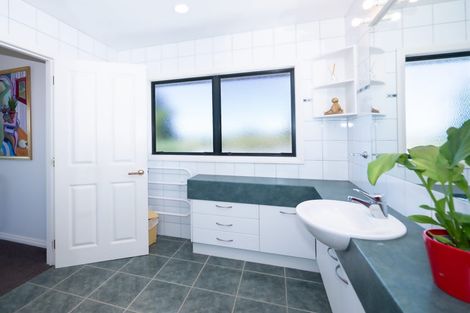 Photo of property in 28 Skudders Beach Road, Kerikeri, 0294