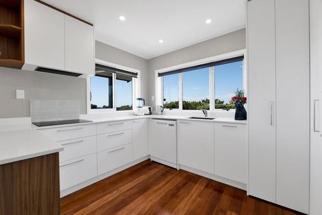 Photo of property in 138 Govett Avenue, Frankleigh Park, New Plymouth, 4310