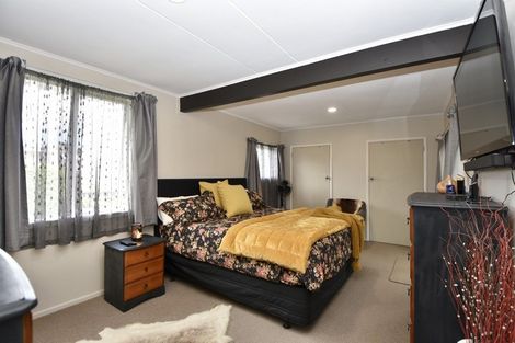 Photo of property in 65 Victoria Street, Carterton, 5713