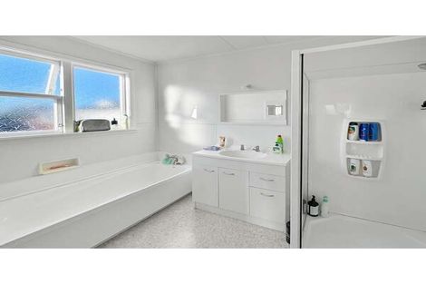 Photo of property in 8 Mark Perreau Place, Foxton, 4814