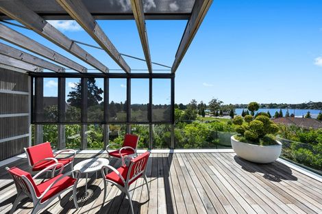 Photo of property in 142 Lake Crescent, Hamilton Lake, Hamilton, 3204