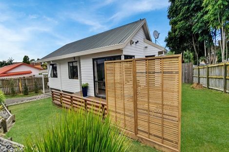 Photo of property in 2/8 Atlantis Place, Totara Vale, Auckland, 0629