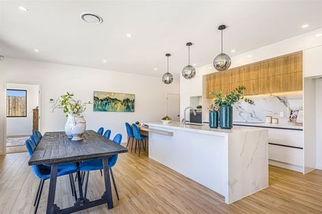 Photo of property in 9 Mcindoe Road, Kumeu, 0810