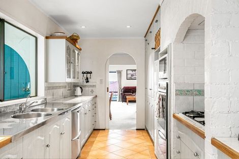 Photo of property in 3/2 Beach Road, Castor Bay, Auckland, 0620