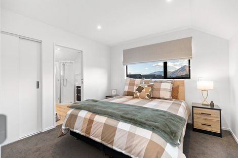 Photo of property in 8 Wheat Street, Jacks Point, Queenstown, 9371