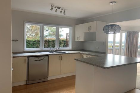 Photo of property in 40 Oruamo Place, Beach Haven, Auckland, 0626