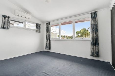 Photo of property in 5 Elgin Place, Red Beach, 0932
