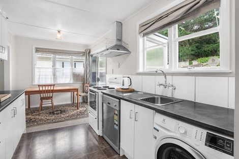 Photo of property in 200 Waddington Drive, Naenae, Lower Hutt, 5011