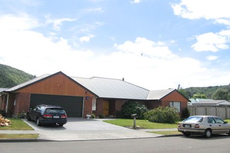 Photo of property in 32 Galveston Grove, Totara Park, Upper Hutt, 5018
