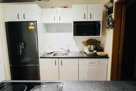 Photo of property in 5/495 Glenfield Road, Glenfield, Auckland, 0629