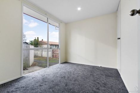 Photo of property in 2/8 Cameron Place, Ranui, Auckland, 0612