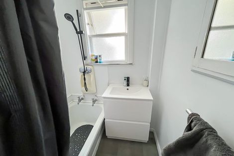 Photo of property in 660 Featherston Street, Roslyn, Palmerston North, 4414