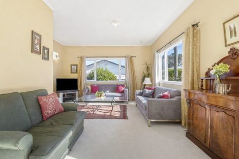 Photo of property in 1/18 Gladstone Road, Northcote, Auckland, 0627