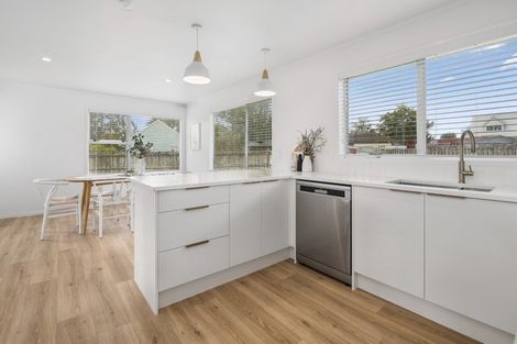 Photo of property in 53 Kawaha Point Road, Kawaha Point, Rotorua, 3010