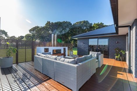 Photo of property in 30 Ohau Gravels Way, Ohau, Levin, 5570